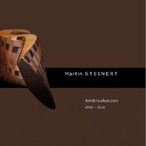 Das  Arbeiten mit Holz ist für den Steinbildhauer Martin Steinert eine neue Erfahrung. Nach der rein pragmatisch begründeten Hinwendung zum Holz, einem Material, das in Bezug auf Formgebung, Bearbeitung und Handling m
