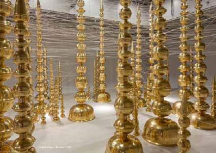 Subodh Gupta. „Terminal“, 2010  Zu den Quellen ein interreligiöses Sprechen Hören und Singen Veden Torah Bibel Koran - Schwerpunkt KLANG Workshop mit Natascha Nikeprelevic