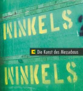 Die Kunst des Messebaus  Die Kunst des Messebaus. Sägespäne fliegen durch den Raum. Feinste Lacke schießen aus den Düsen. Der Geruch von Holz veredelt die Luft.